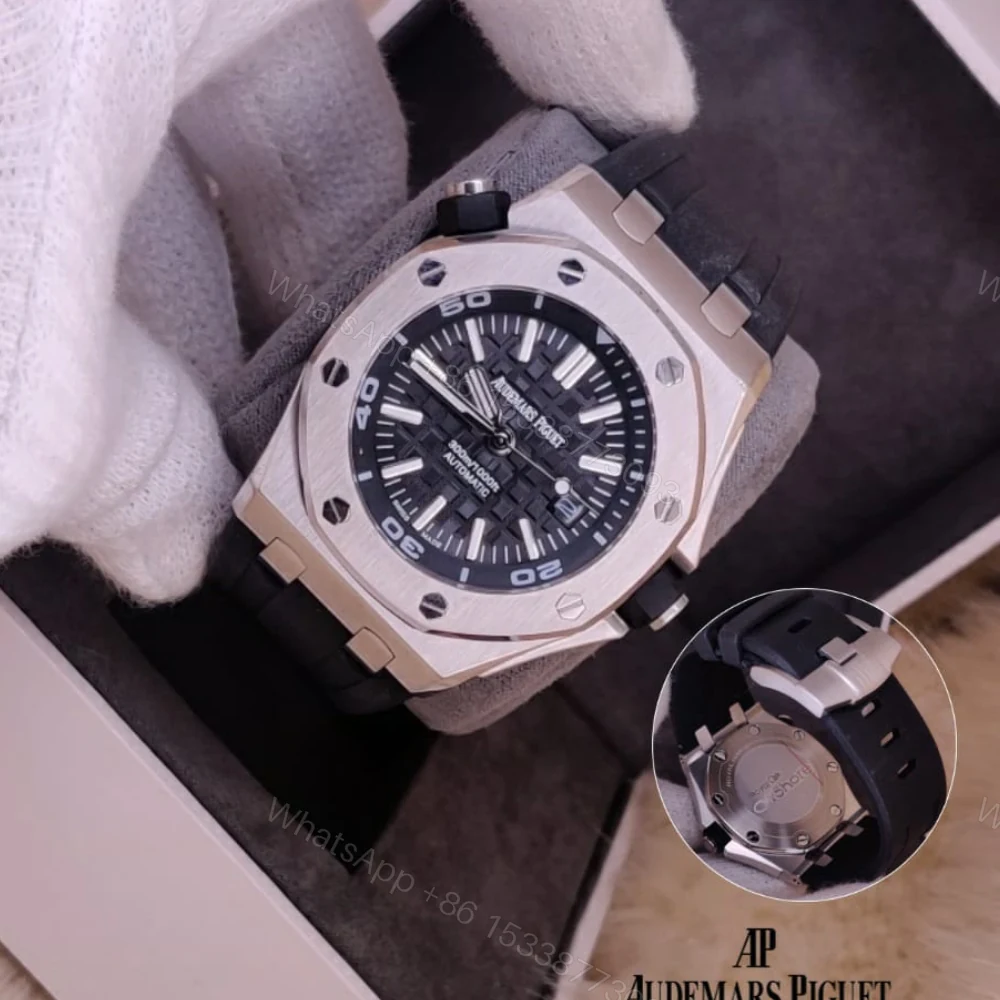 Audemars Piguet Royal Oak Offshore Diver 15703 Black Dial — view 1