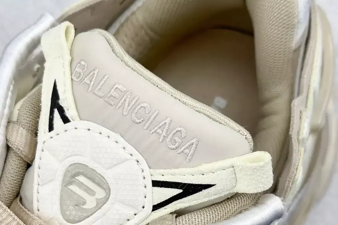 View 10 of BALENCIAGA RUNNER SNEAKER IN BEIGE NYLON AND SUEDE-LIKE FABRIC – BB267