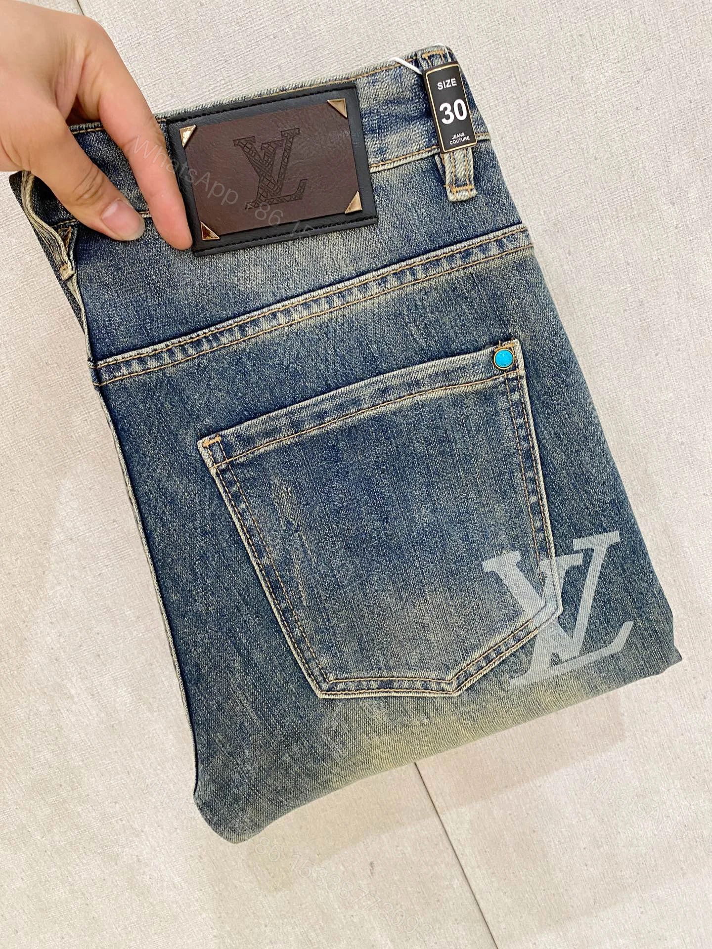 LV A貨 男款 淺色水洗牛仔褲 休閒百搭修身款 — view 1