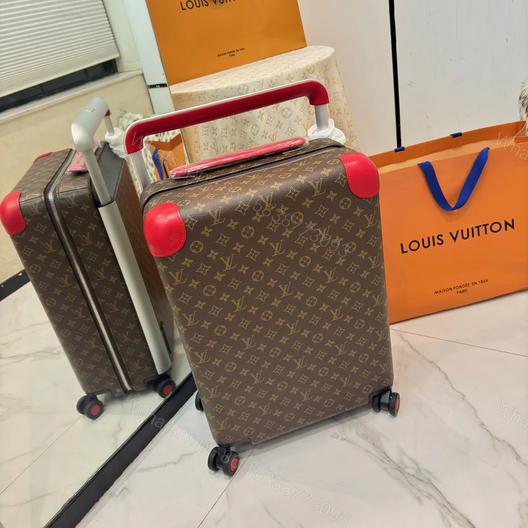 LV 一比一 紅色細節旅行箱 耐磨滾輪設計 — view 1