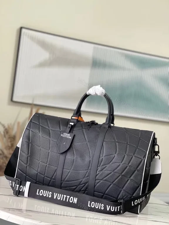 Graphite Quilted Messenger: Luxe Everyday Carry Bag — view 1