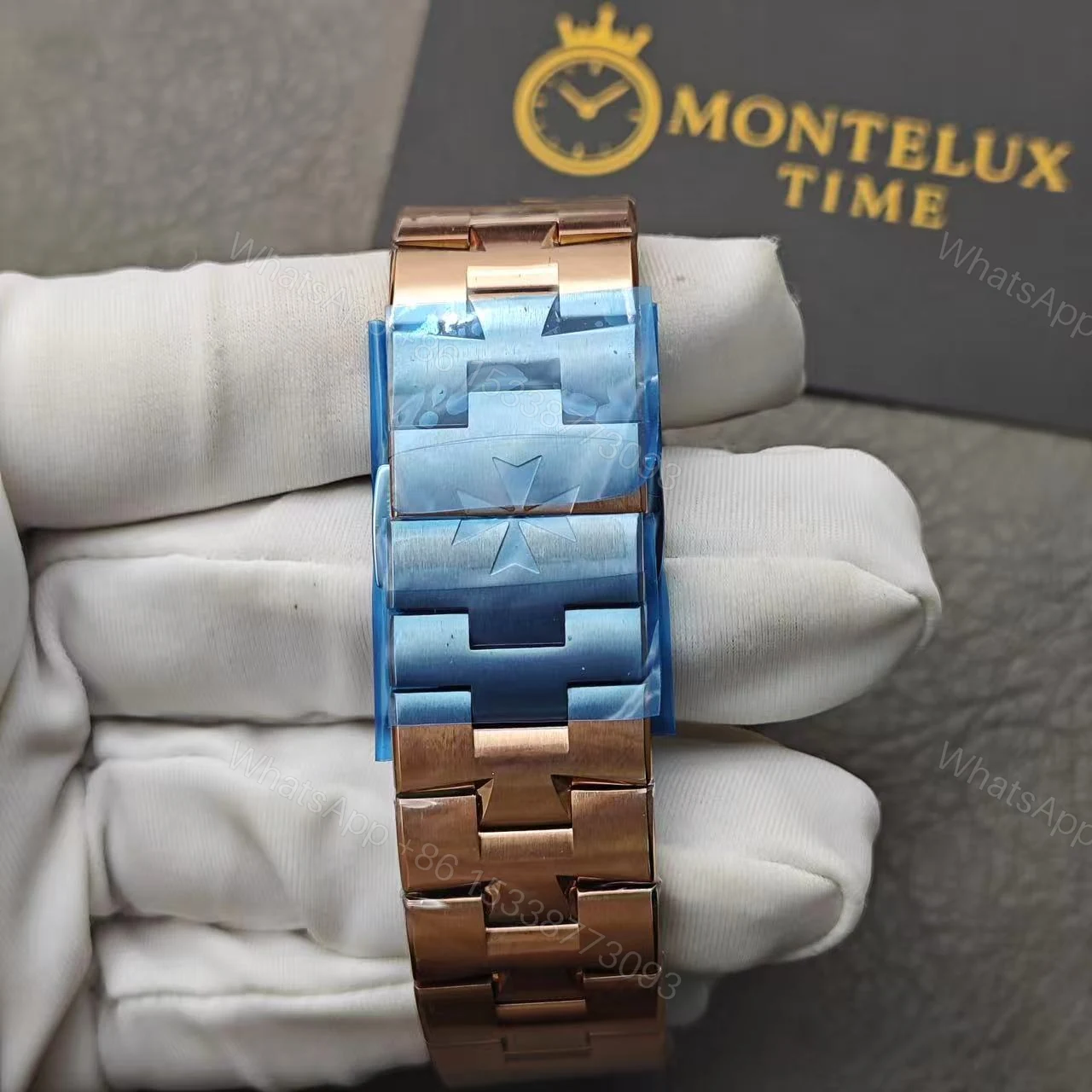 View 15 of Replica vacheron constantin Overseas perpetual calendar ultra-thin 41.5 mm 18K 5N pink gold