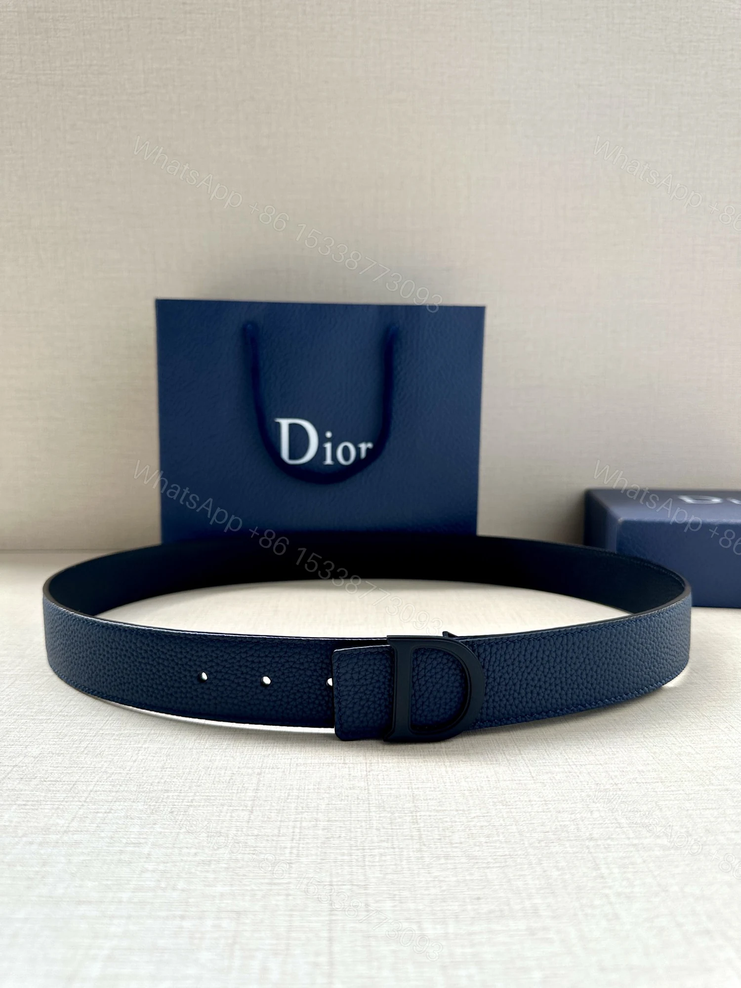 Dior A貨男士藍色皮帶 霧黑D字簡約風格 都會感款式 — view 1