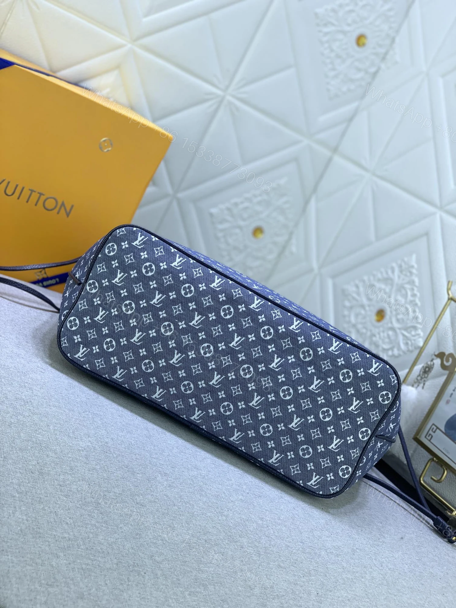 Louis Vuitton Neverfull Classic — view 2