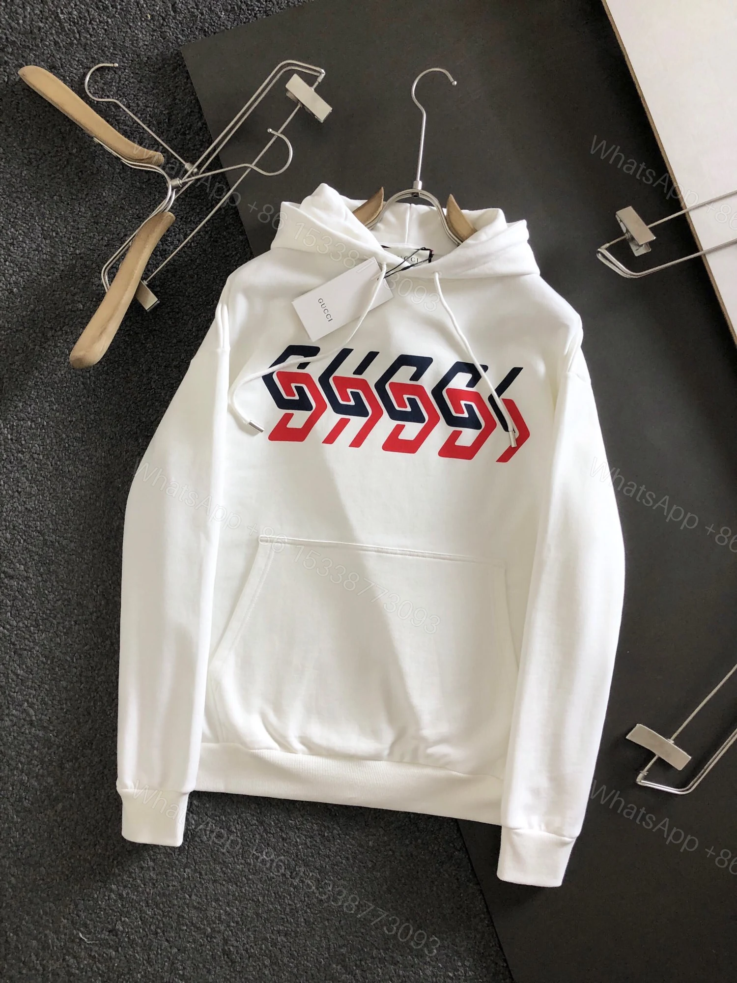 Gucci原單白色連帽帽T簡約感幾何字樣男女款必備日常單品 — view 1