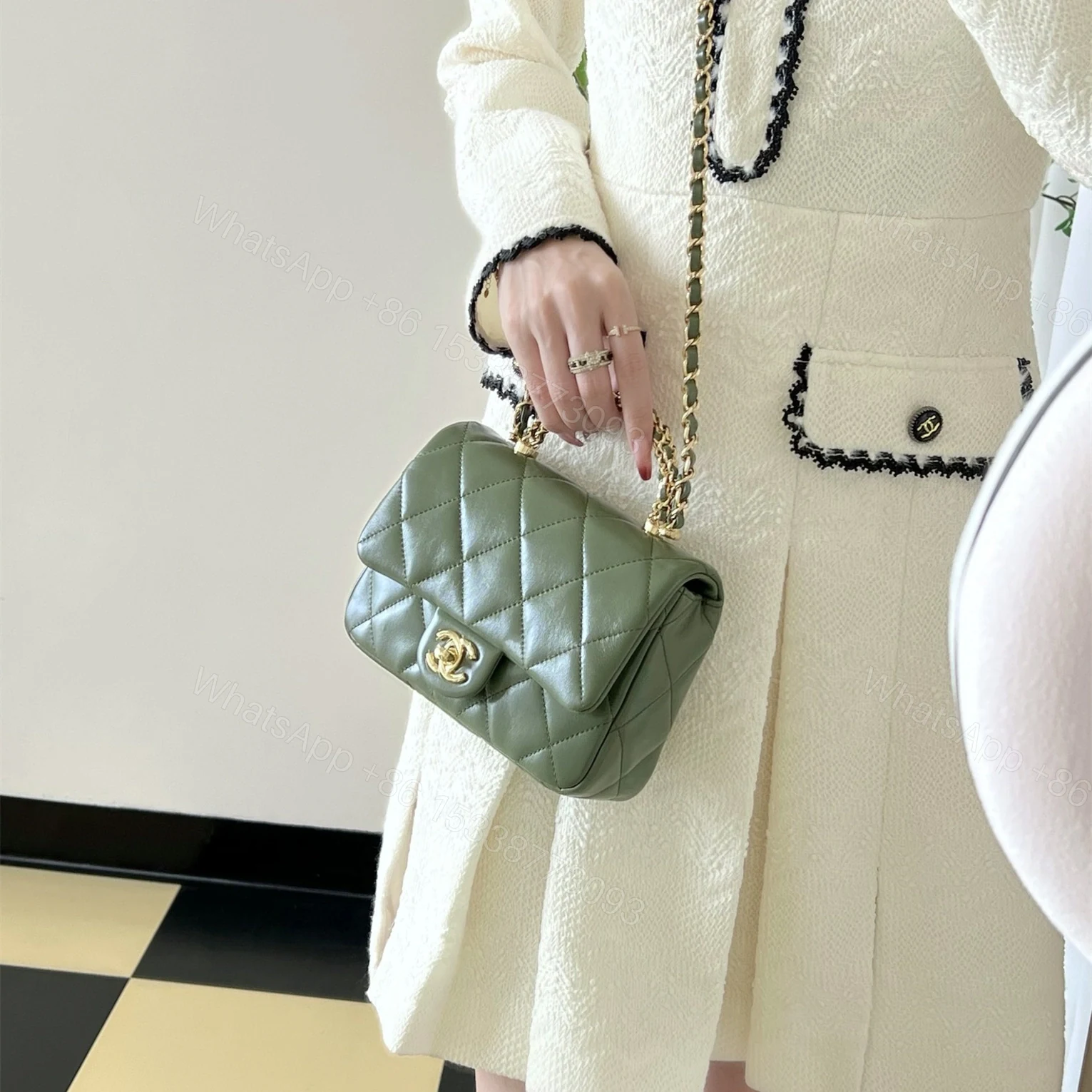 View 20 of 高仿Chanel*24B系列AS5032小羊皮單肩包古巴綠小號免檢版