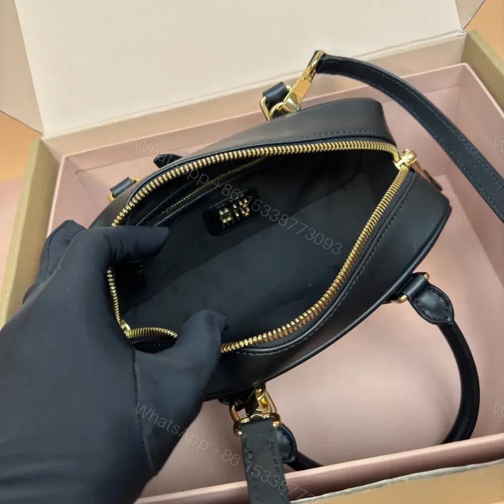 View 8 of 高仿miumiu*Arcadie系列5BB142小牛皮斜挎包黑色免檢版