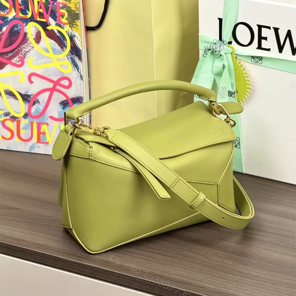 View 2 of 高仿Loewe*Puzzle系列4221小牛皮單肩包淺苔綠小號免檢版