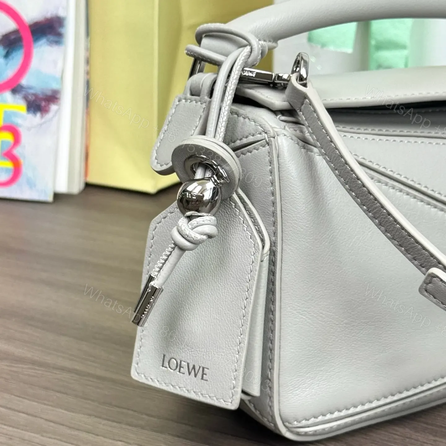 View 13 of 高仿Loewe*Puzzle系列6579小羊皮斜挎包銀灰色Mini免檢版