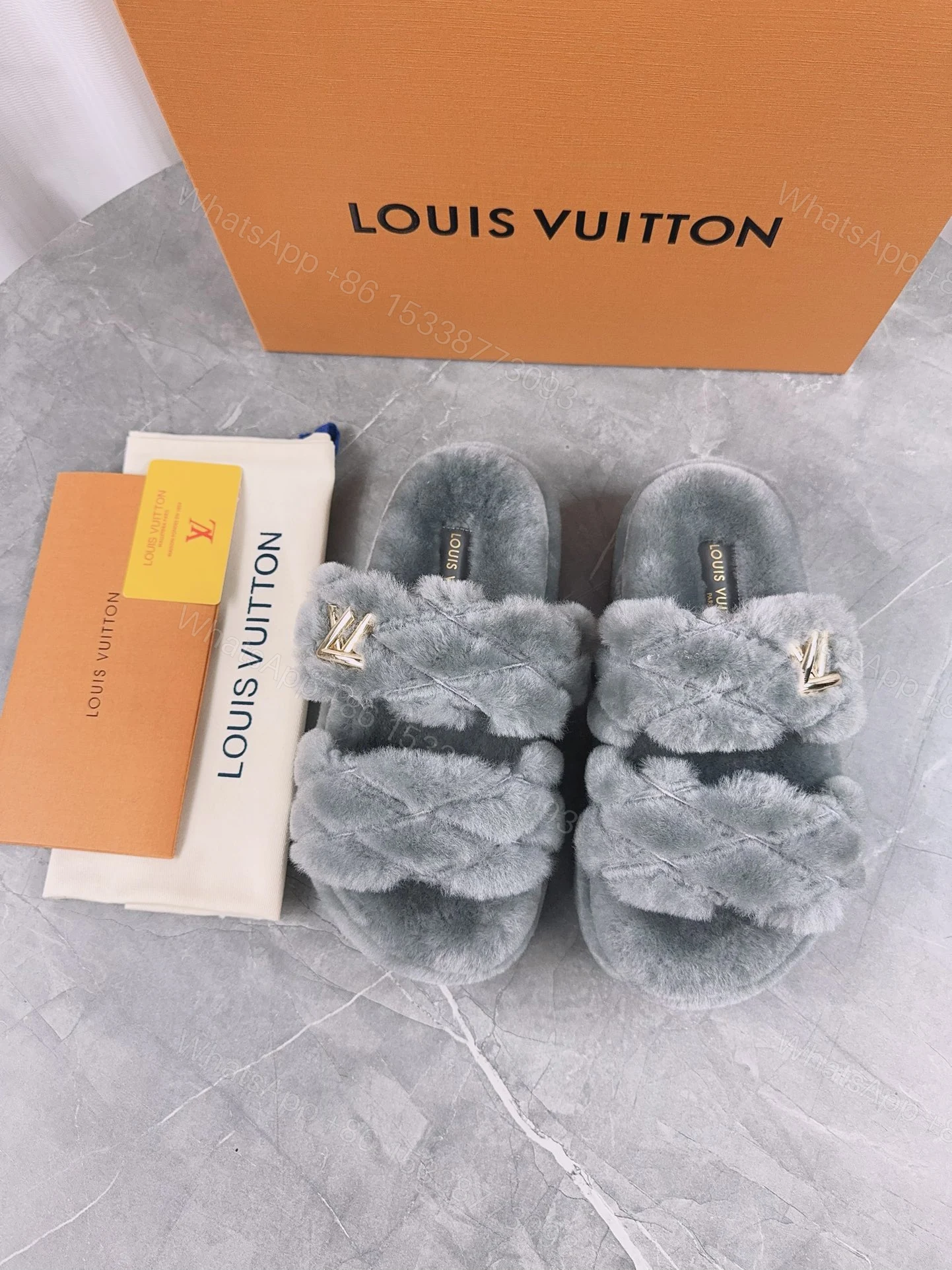 LV 高仿編織毛毛拖鞋 灰色百搭舒適款 — view 1