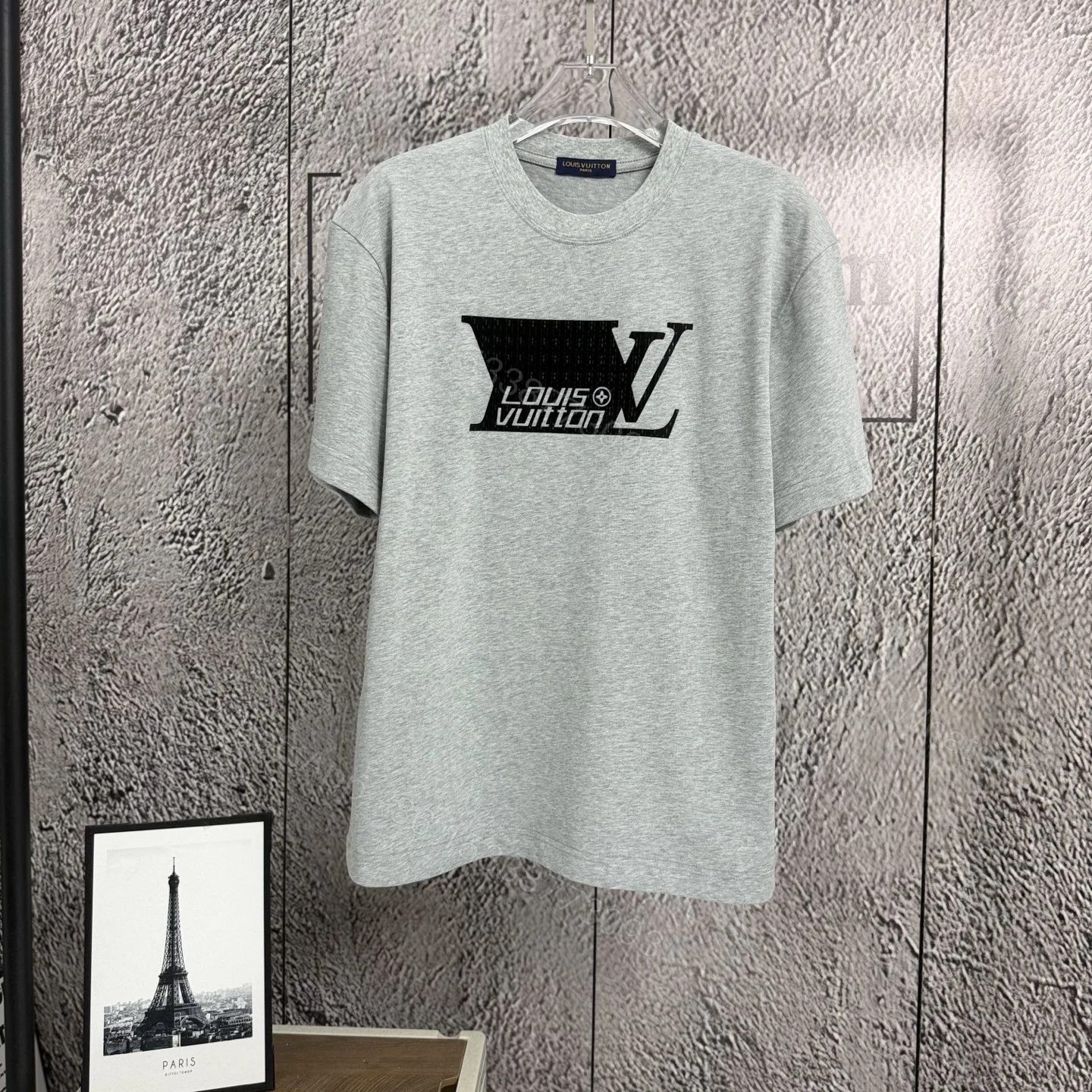 LV 一比一 男款 拼接字母Logo短袖T恤 潮流簡約百搭款 — view 1