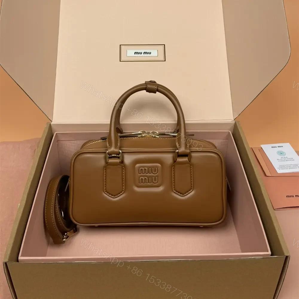高仿miumiu*Arcadie系列5BB142小牛皮斜挎包干邑色免檢版 — view 1