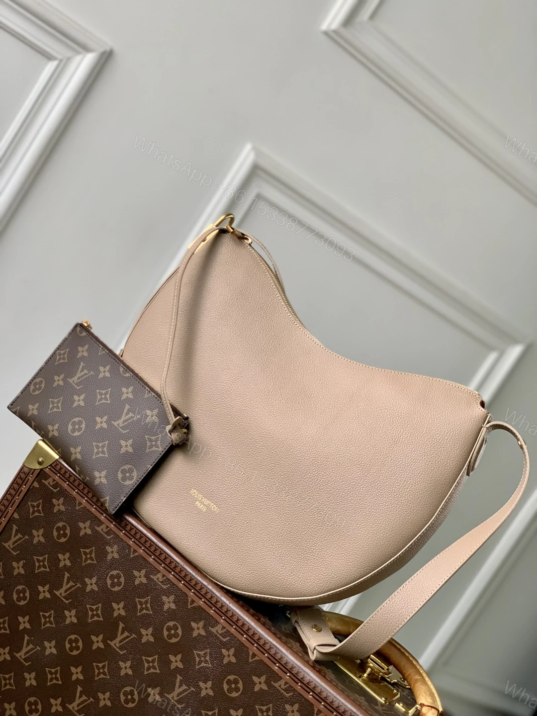 LV 高仿 米色弧形肩背包 Monogram小包點綴款 — view 1