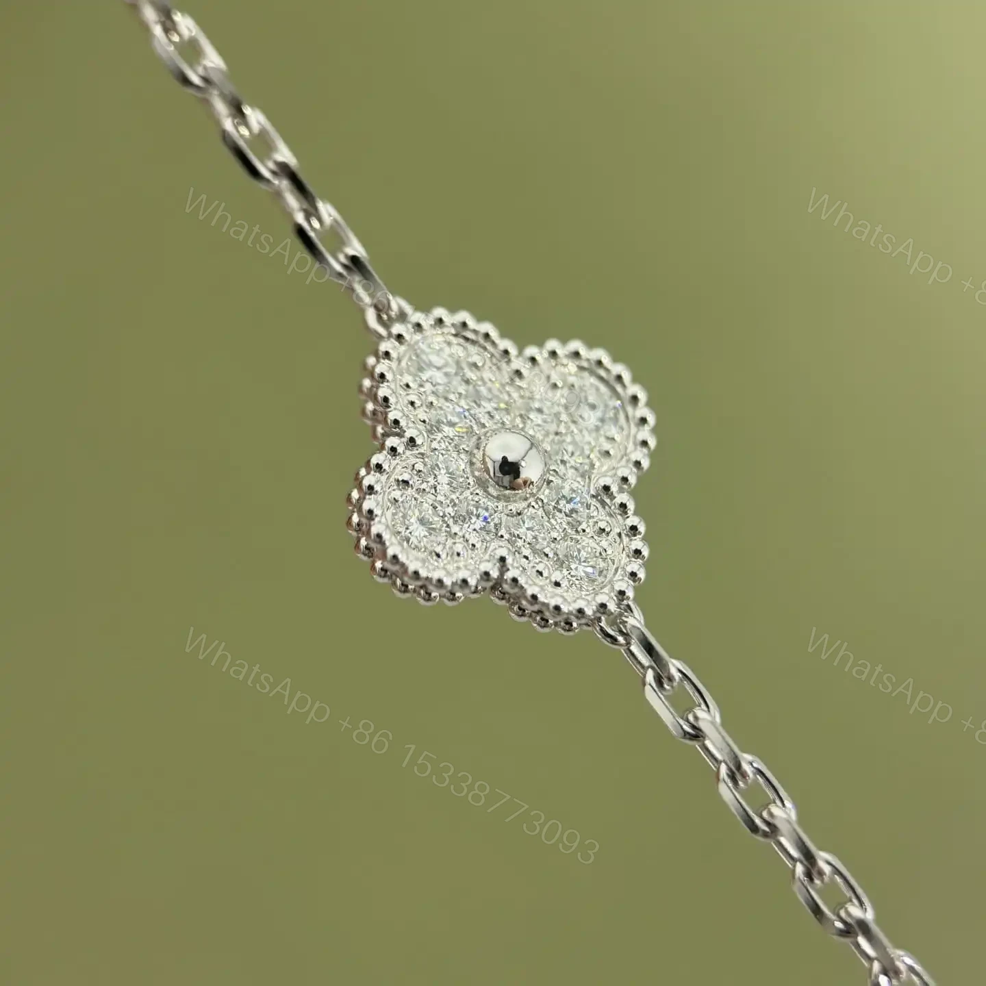 View 14 of 高仿首飾VanCleef&Arpels*RA415000五花滿鑽白金手鏈