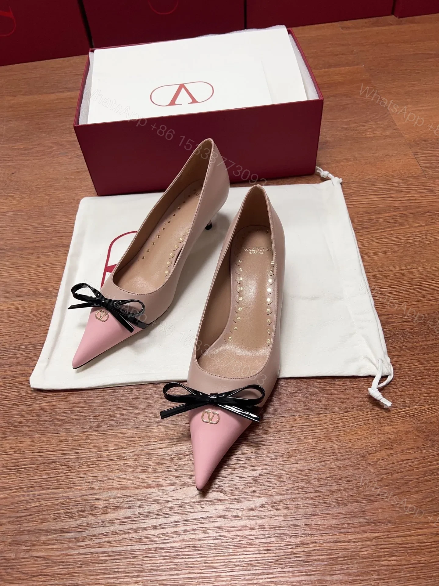 Valentino Women Pink Leather Bow Detail Pumps — view 1