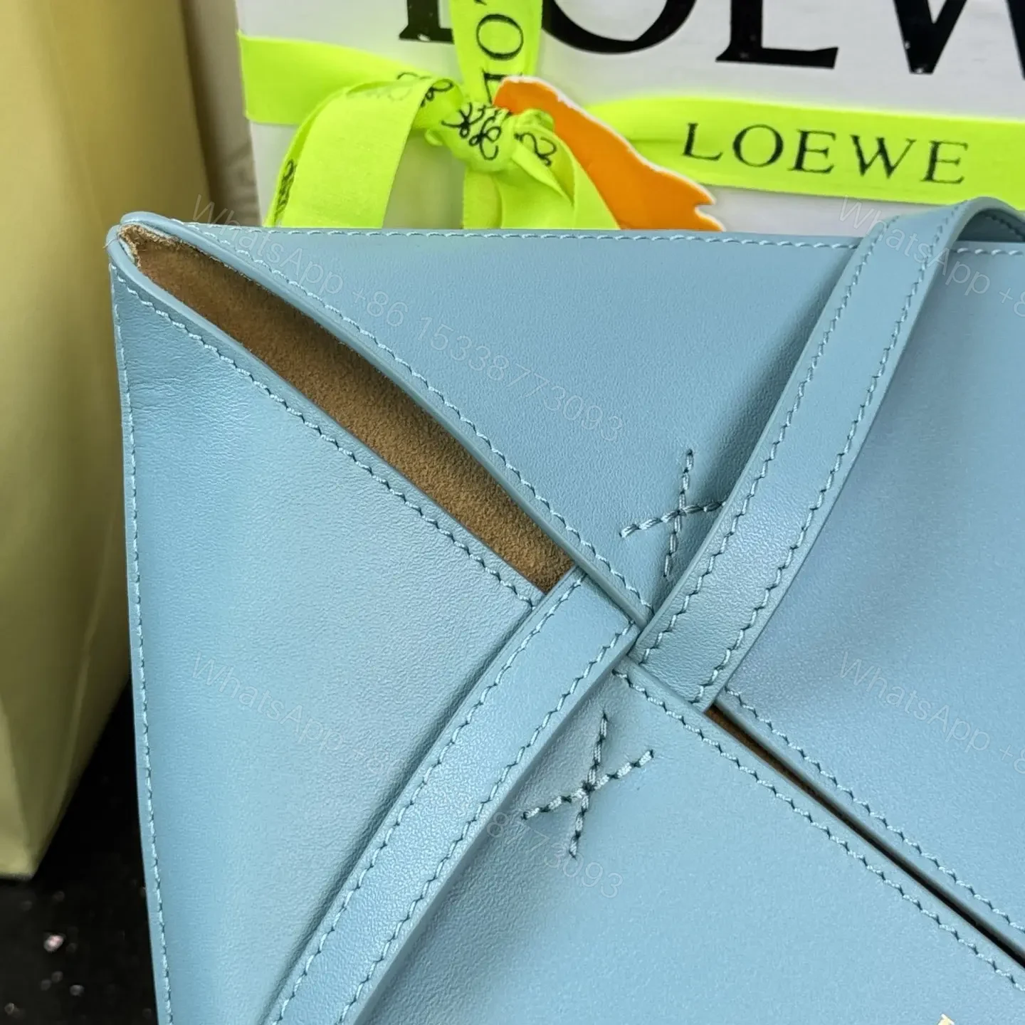 View 12 of 高仿Loewe*Fold系列4512小牛皮Tote手袋水色中號免檢版