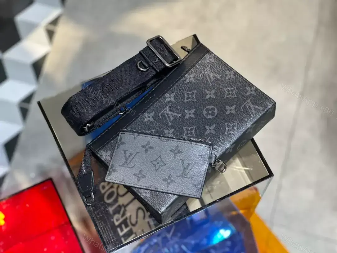 View 5 of LOUIS VUITTON GASTON WEARABLE WALLET – RRG071
