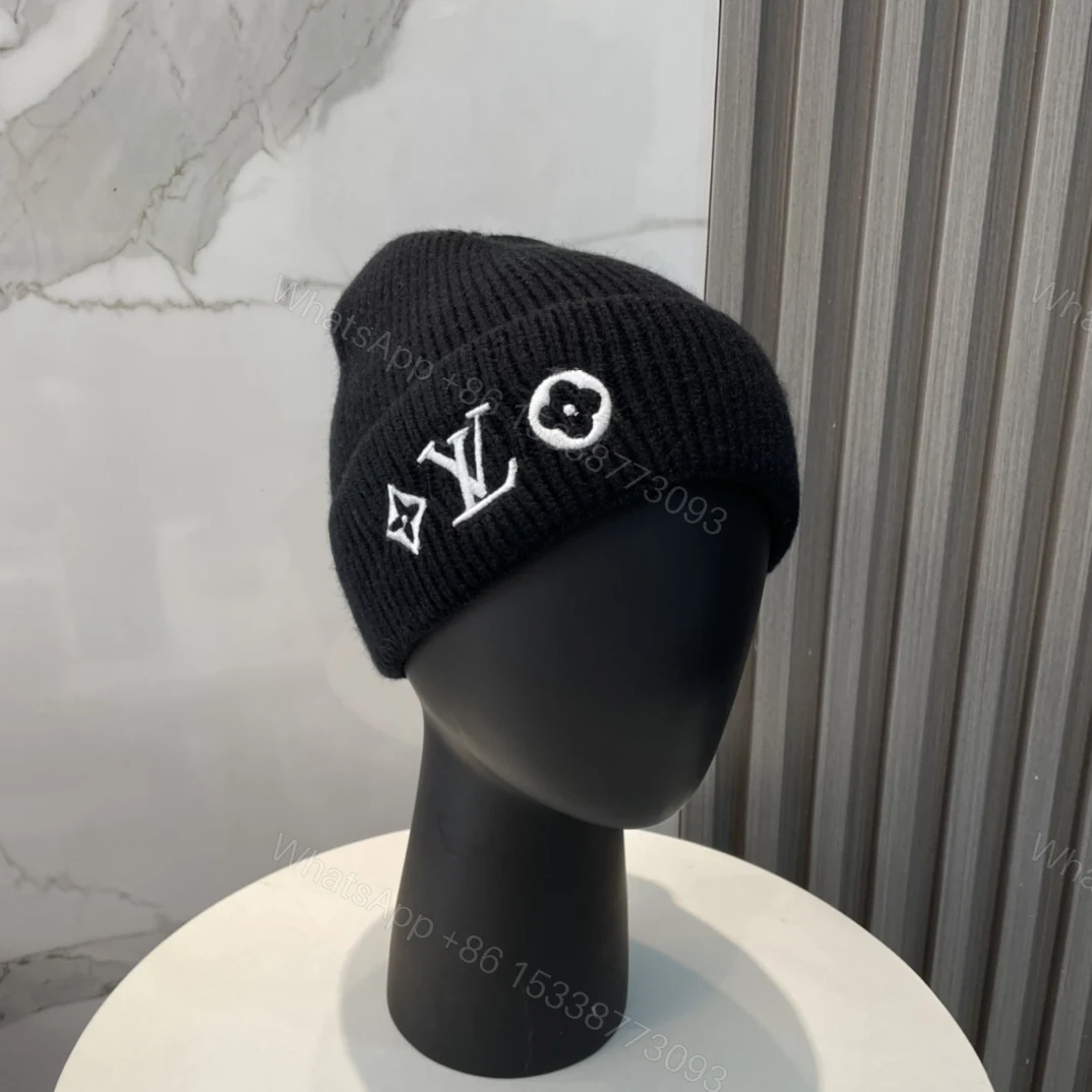 LV 高仿毛線針織帽 經典Logo刺繡保暖款 黑色設計 — view 1