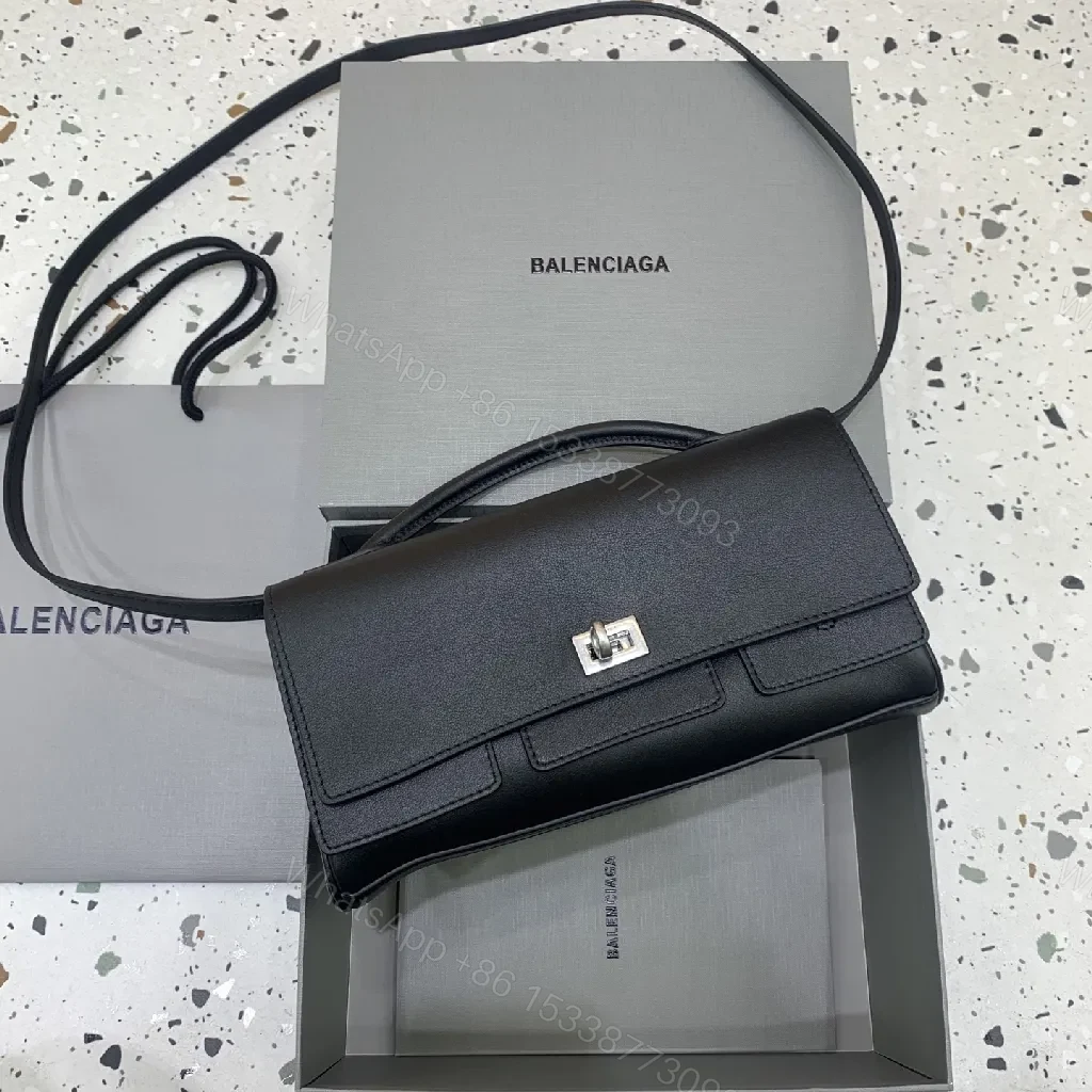Chic Minimalist Crossbody: Leather, Structured, Subtle Shine, Everyday Elegance — view 1