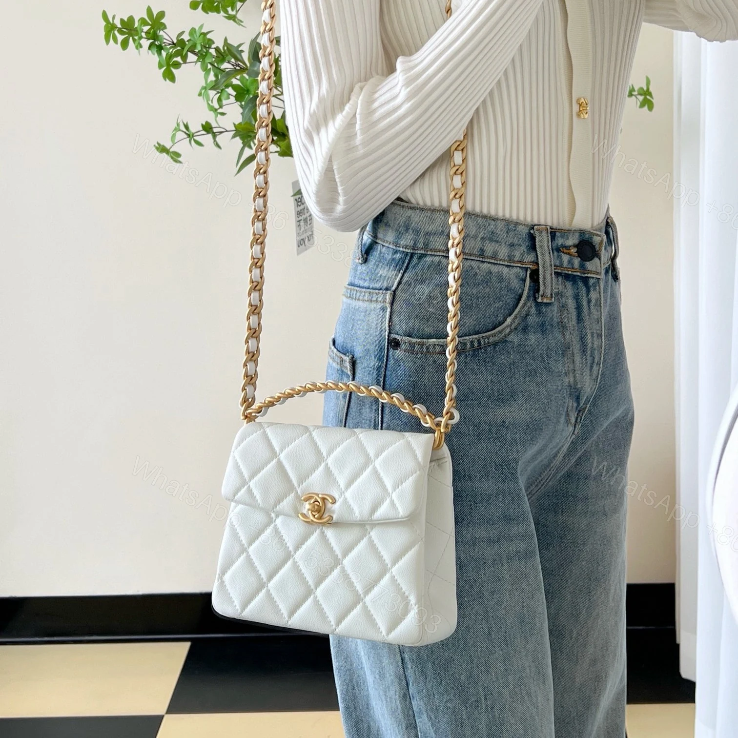 View 21 of 高仿Chanel*24S系列AS4472白色球紋牛皮單肩包免檢版