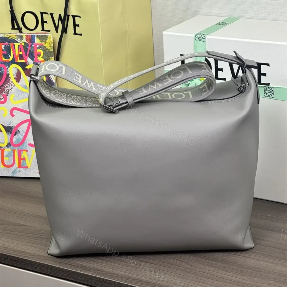 View 2 of 高仿Loewe*Cubi系列1640小牛皮斜挎包瀝青灰大號免檢版