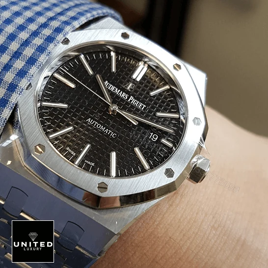 View 4 of Audemars Piguet Royal Oak 15400ST.OO.1220ST.01 Replica