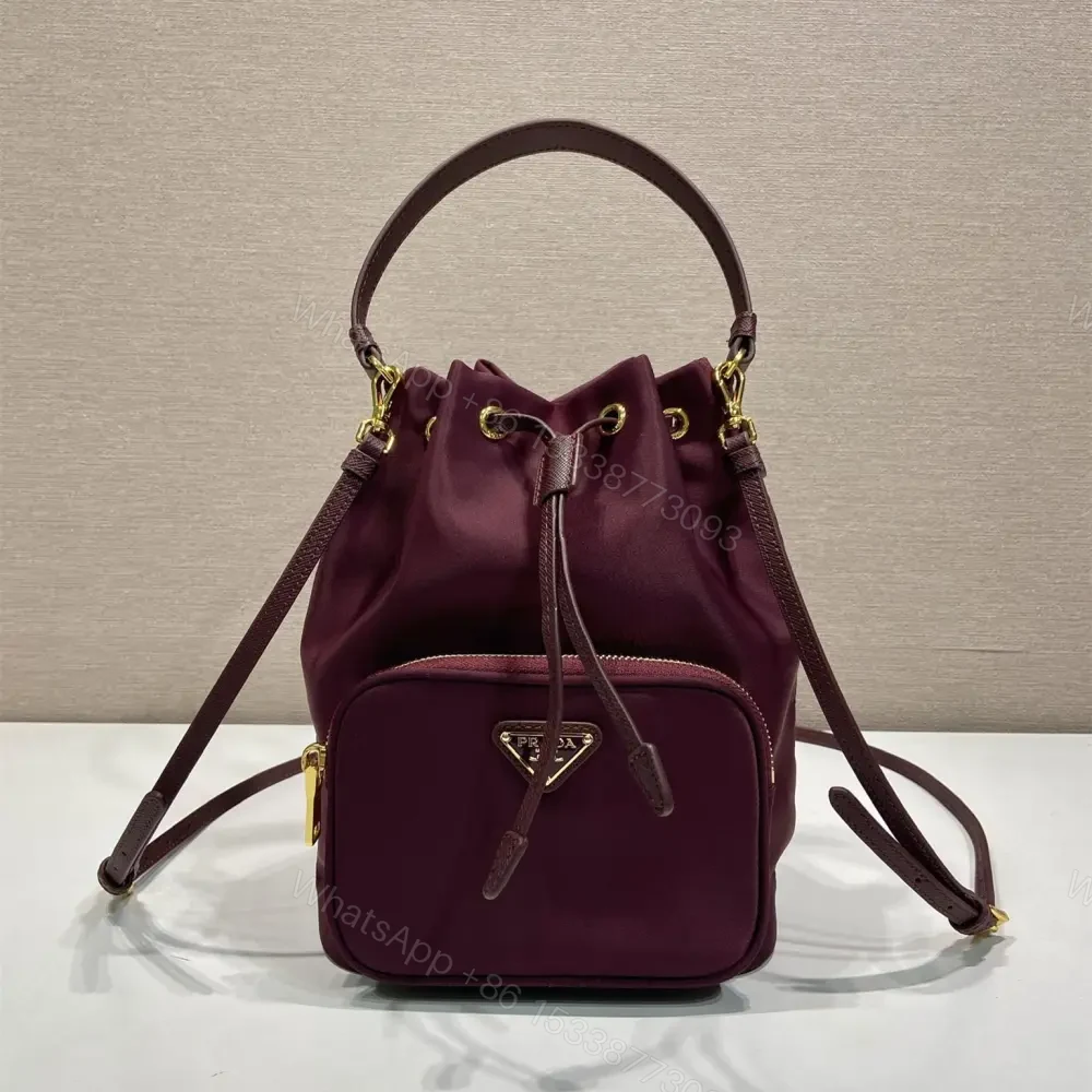 高仿Prada*RE-Nylon系列1BH038水桶包酒紅色免檢版 — view 1