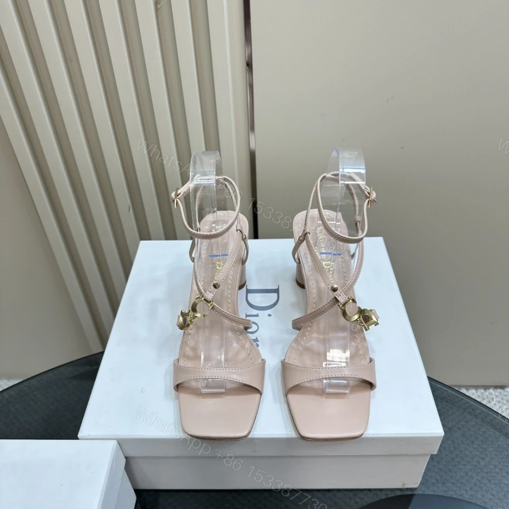 高仿Dior*Cest系列KCO068金屬配飾露趾高跟涼鞋粉色8CM免檢版 — view 1