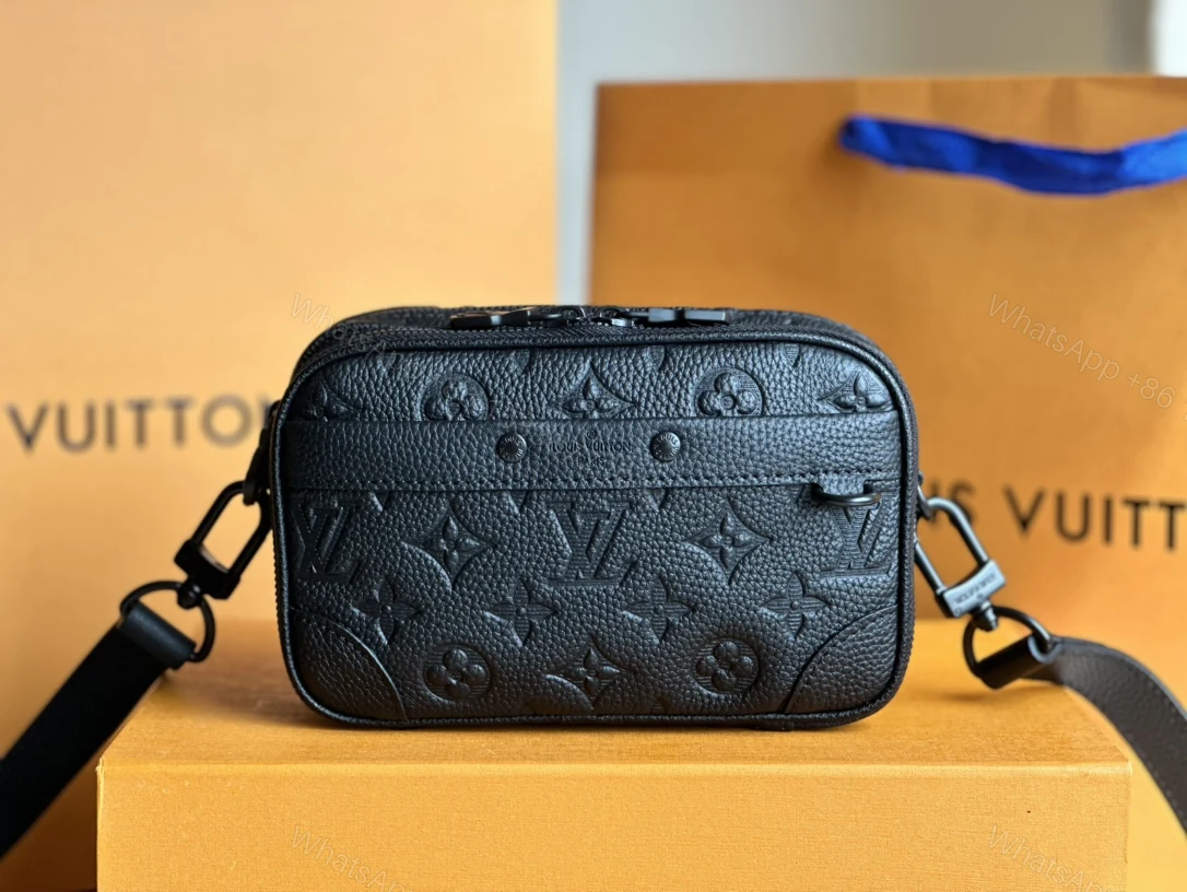 LV 高仿黑色壓紋牛皮相機包 M82544質感實用百搭款 — view 1