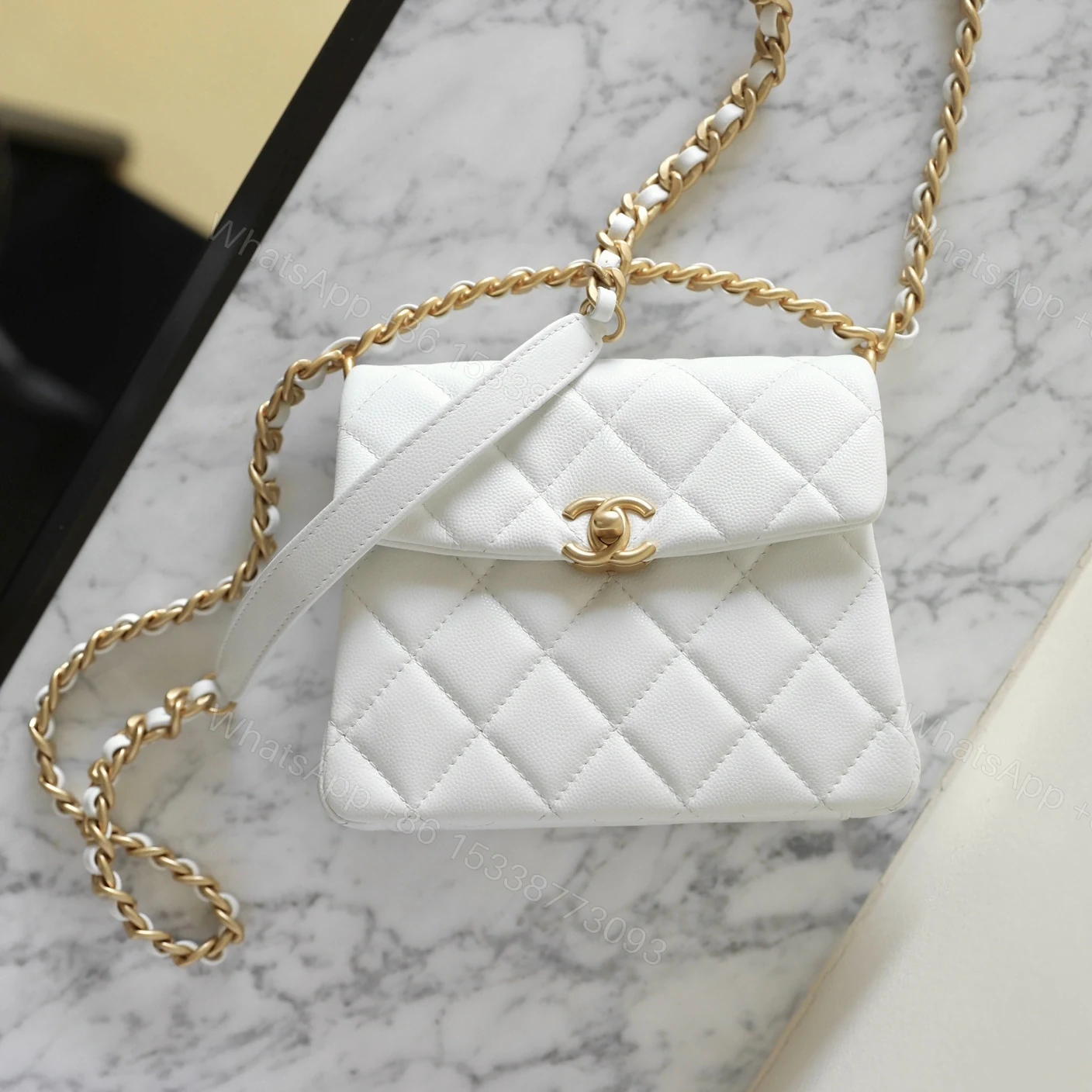 View 16 of 高仿Chanel*24S系列AS4472白色球紋牛皮單肩包免檢版