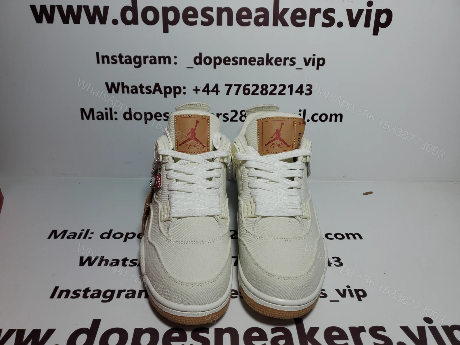 Air Jordan 4 Retro Levi's White (Levi's Tag) — view 2