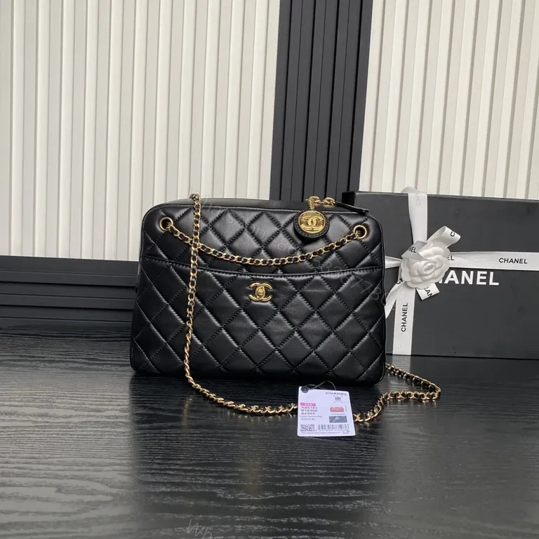 Chic Quilted Leather Bag â€” Everyday Luxury, Gold Chain — view 1