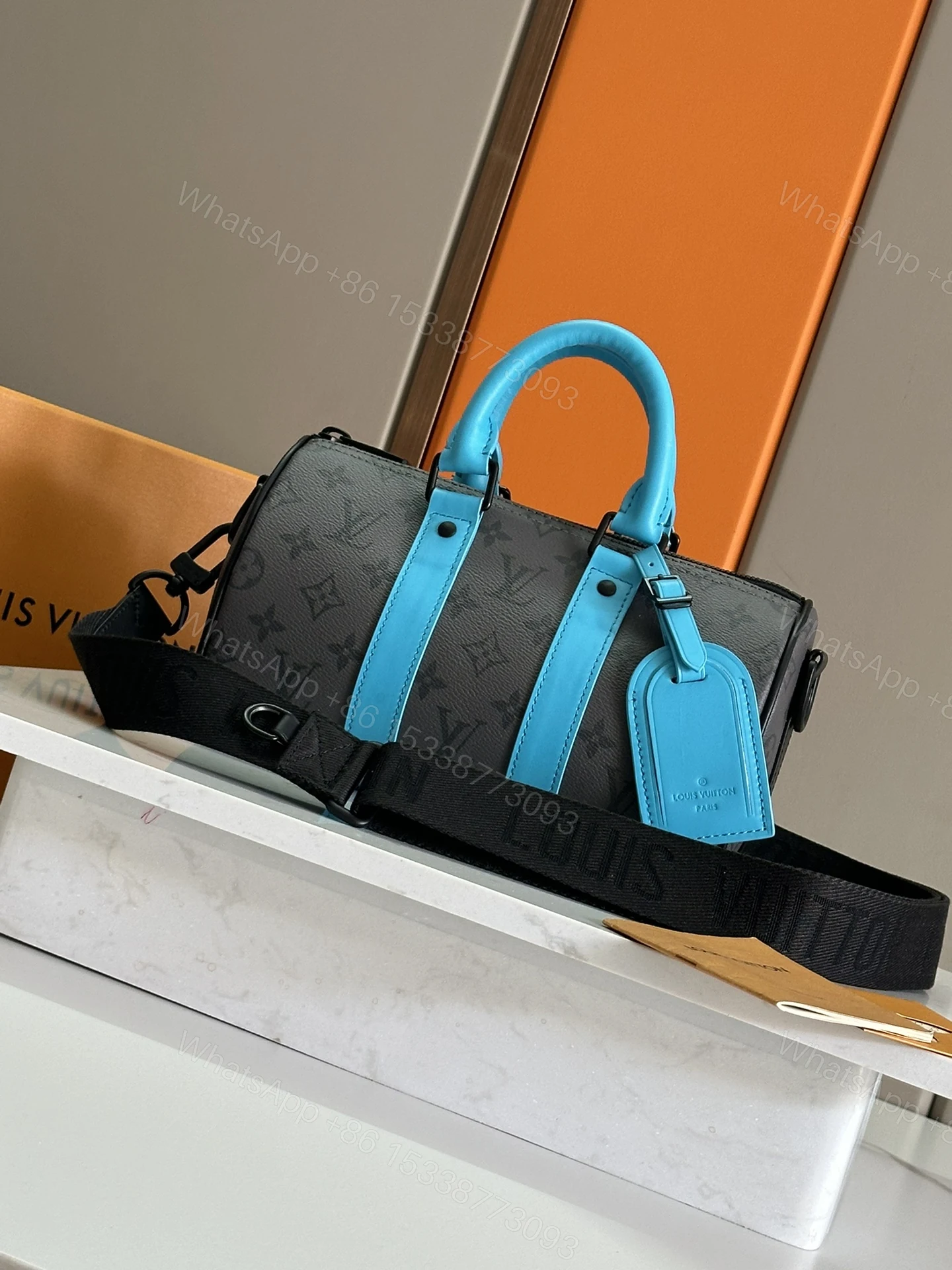 LV A貨Speedy斜背包 黑灰藍拼設計 活力配色精品男包推薦 — view 1