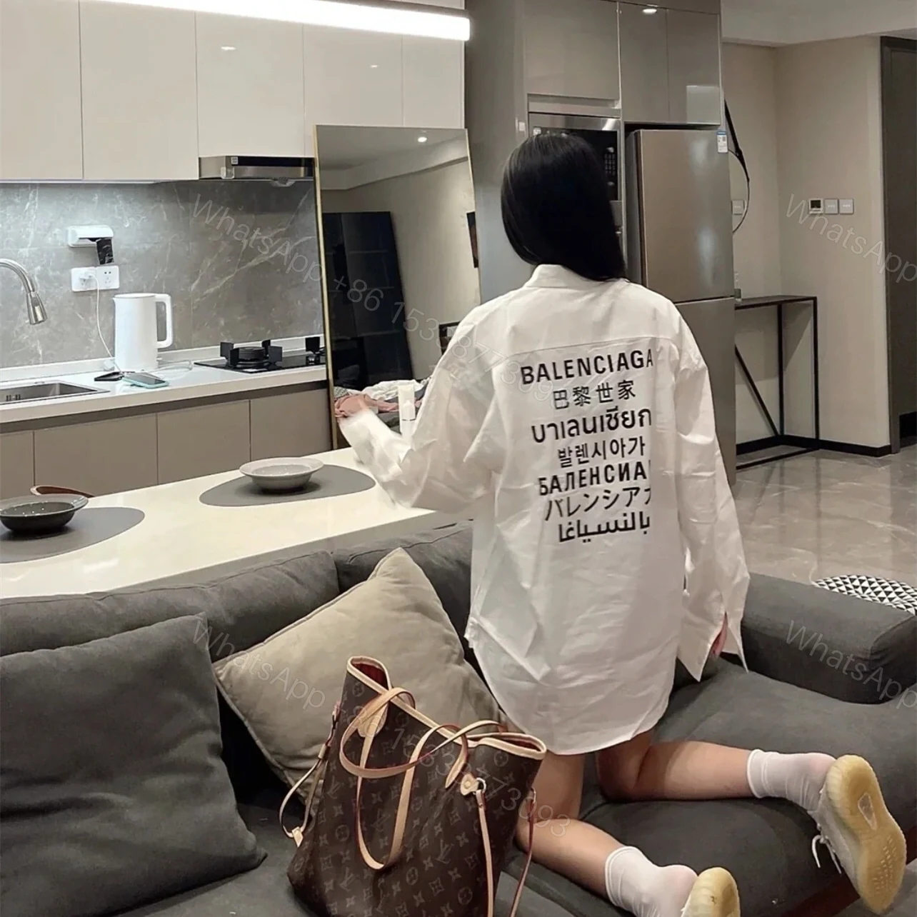 View 16 of 高仿Balenciaga*SS24系列647357七國語言襯衫白色