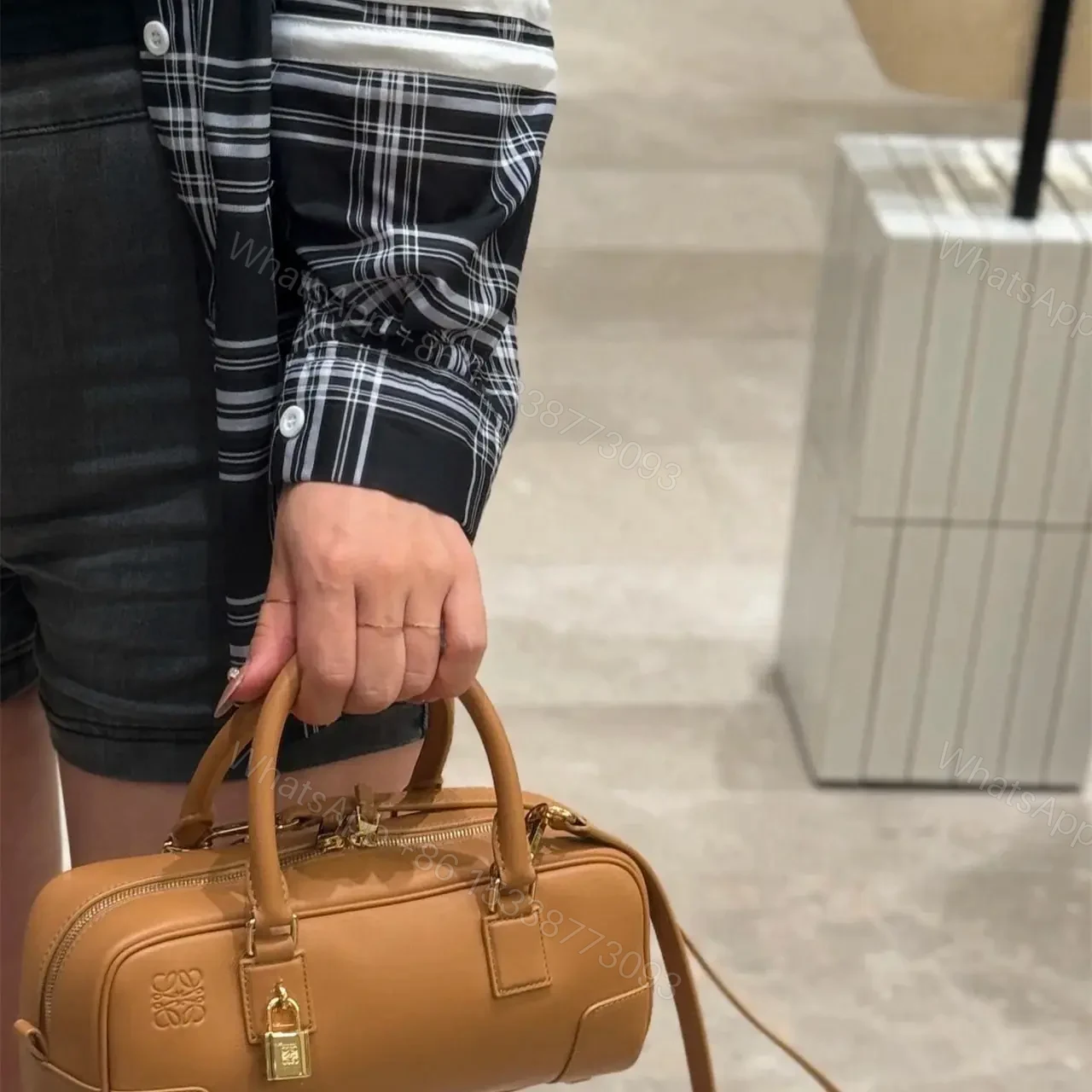 View 11 of 高仿Loewe*Amazona系列2586橫版手提包沙漠黃免檢版
