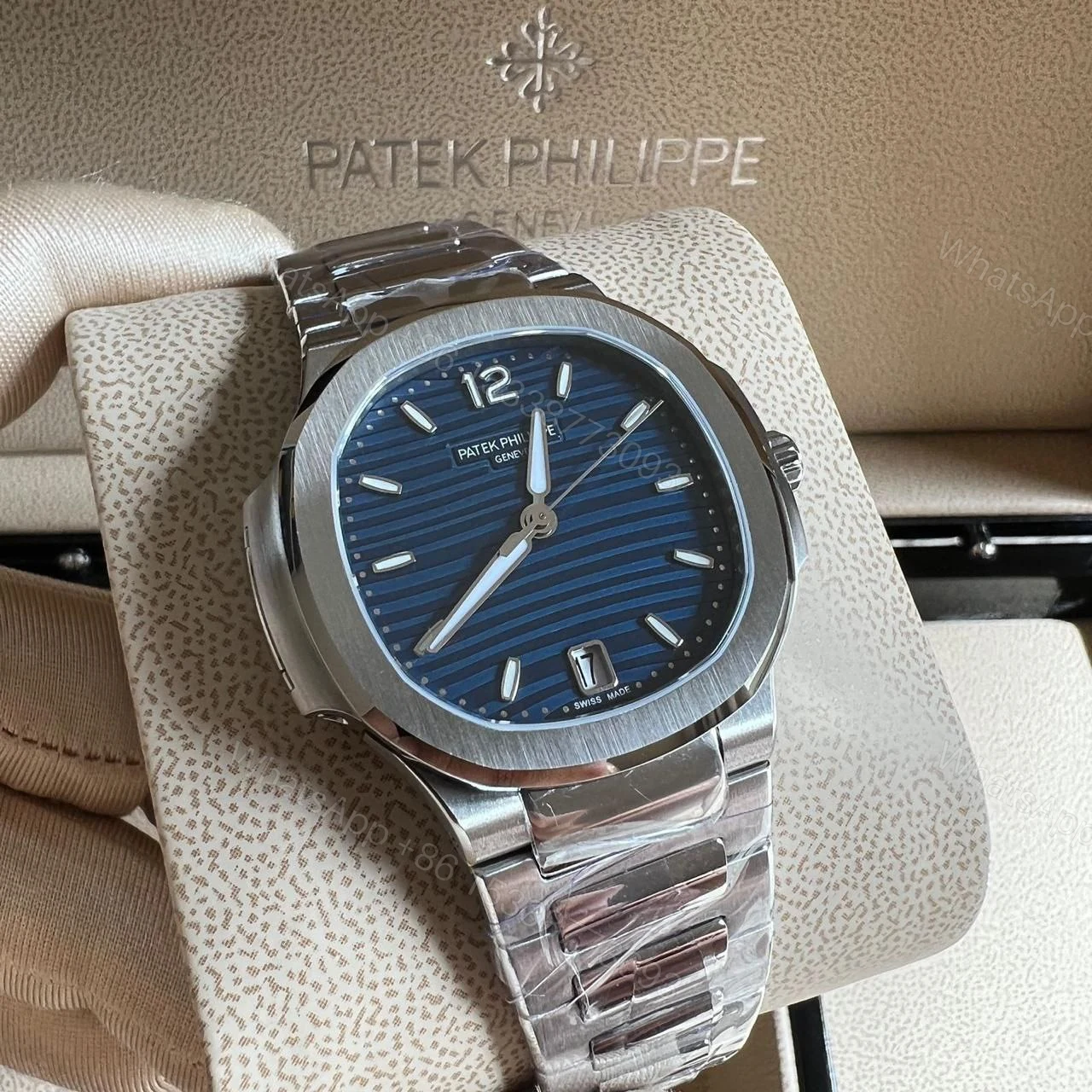 View 4 of Patek Philippe Nautilus