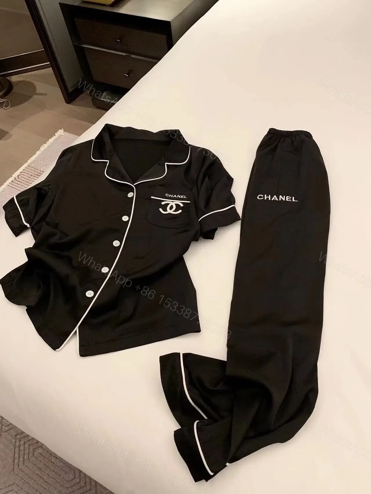 CHANEL — view 1