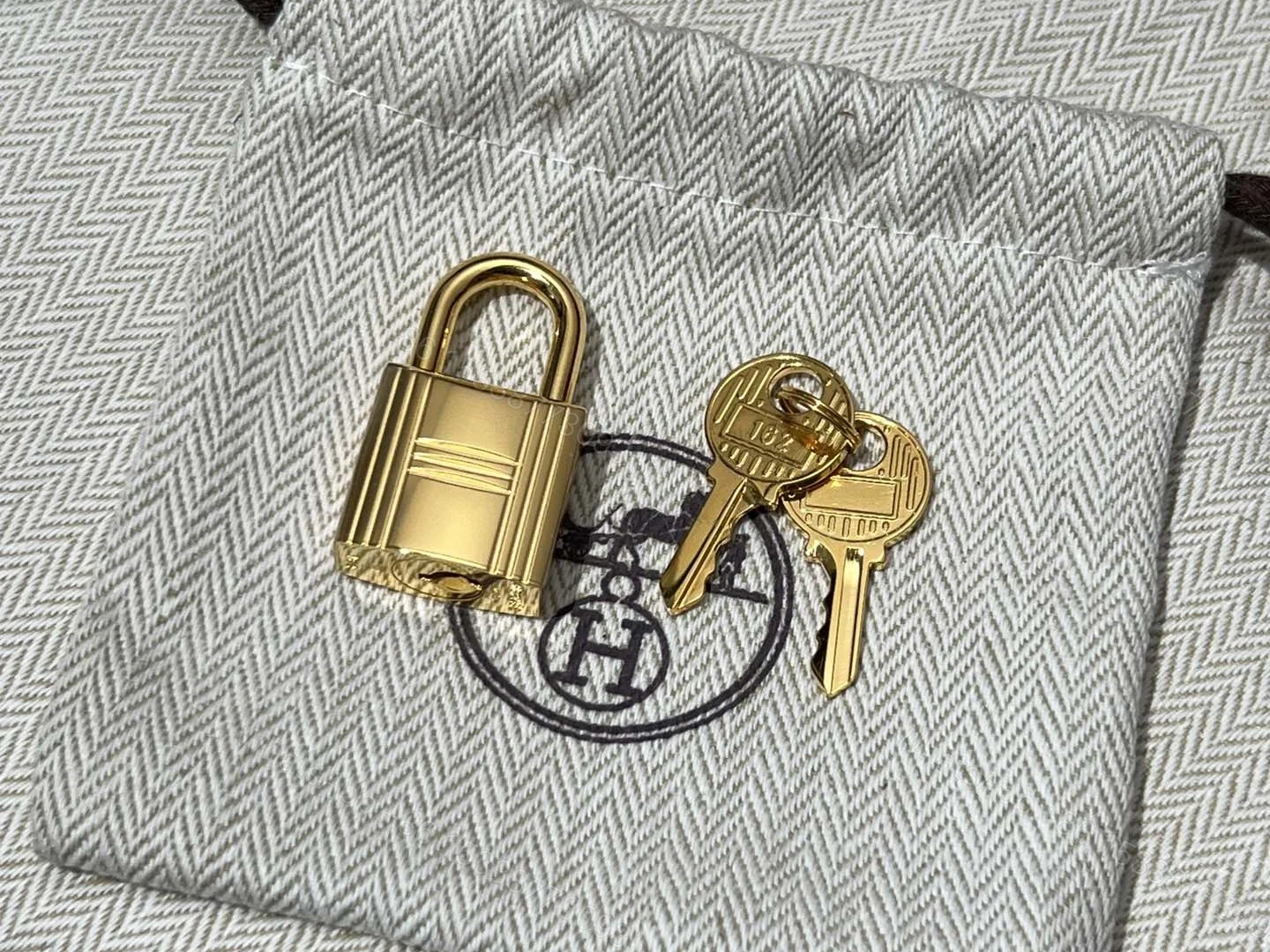 View 18 of 高仿HermesPicotinLock18系列菜籃子錫器灰金扣