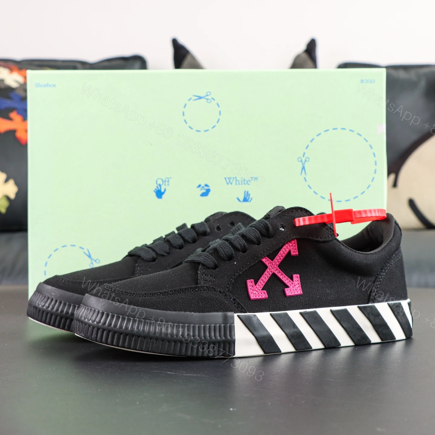Off White Low Vulcanised Black Pink — view 1