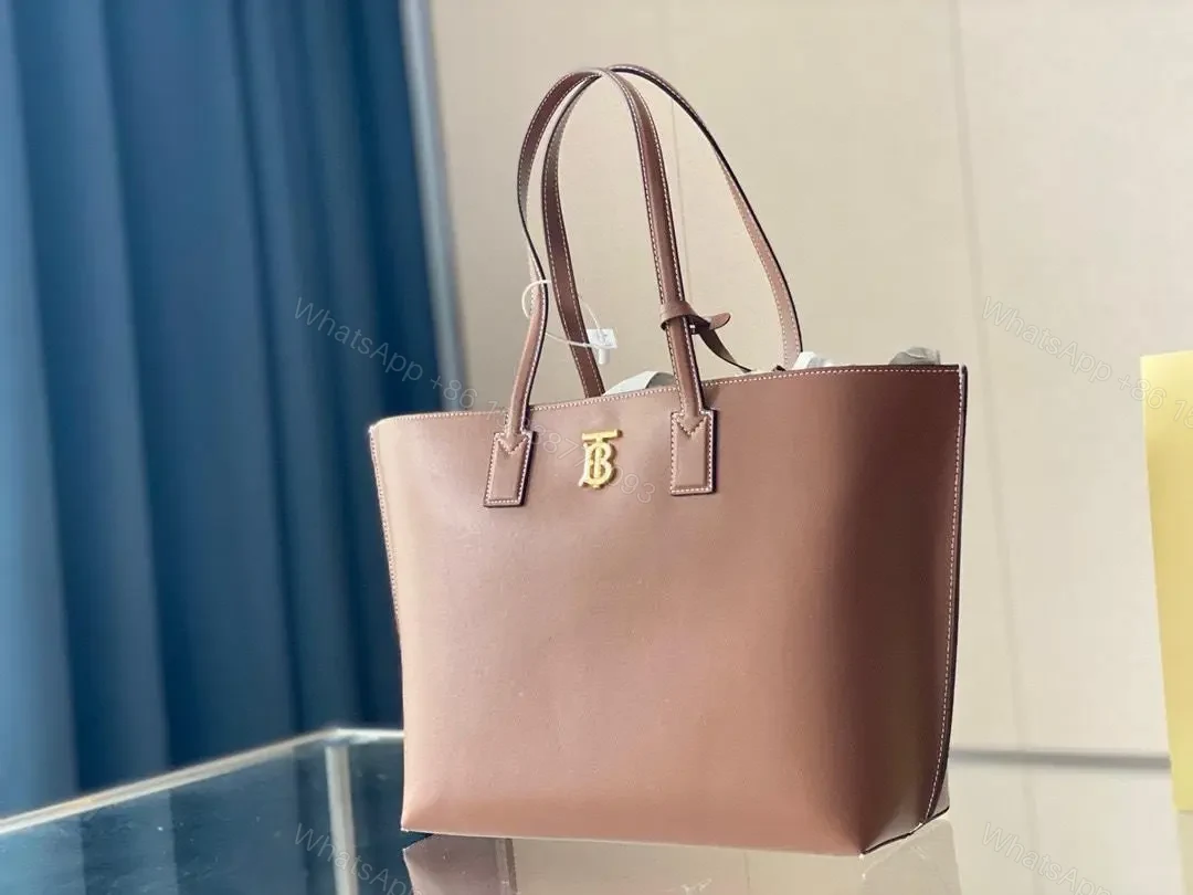 BURBERRY — view 1