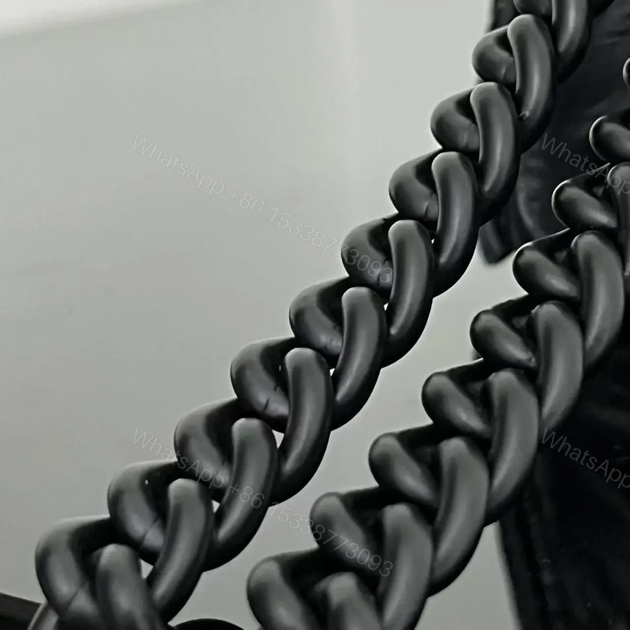 View 12 of 高仿BalenciagaCrush沙漏包油蠟黑XS