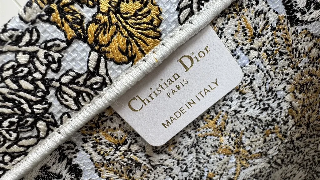 View 9 of Chic Dior Tote: Signature Pattern, Bold Texture, Luxury Carryall