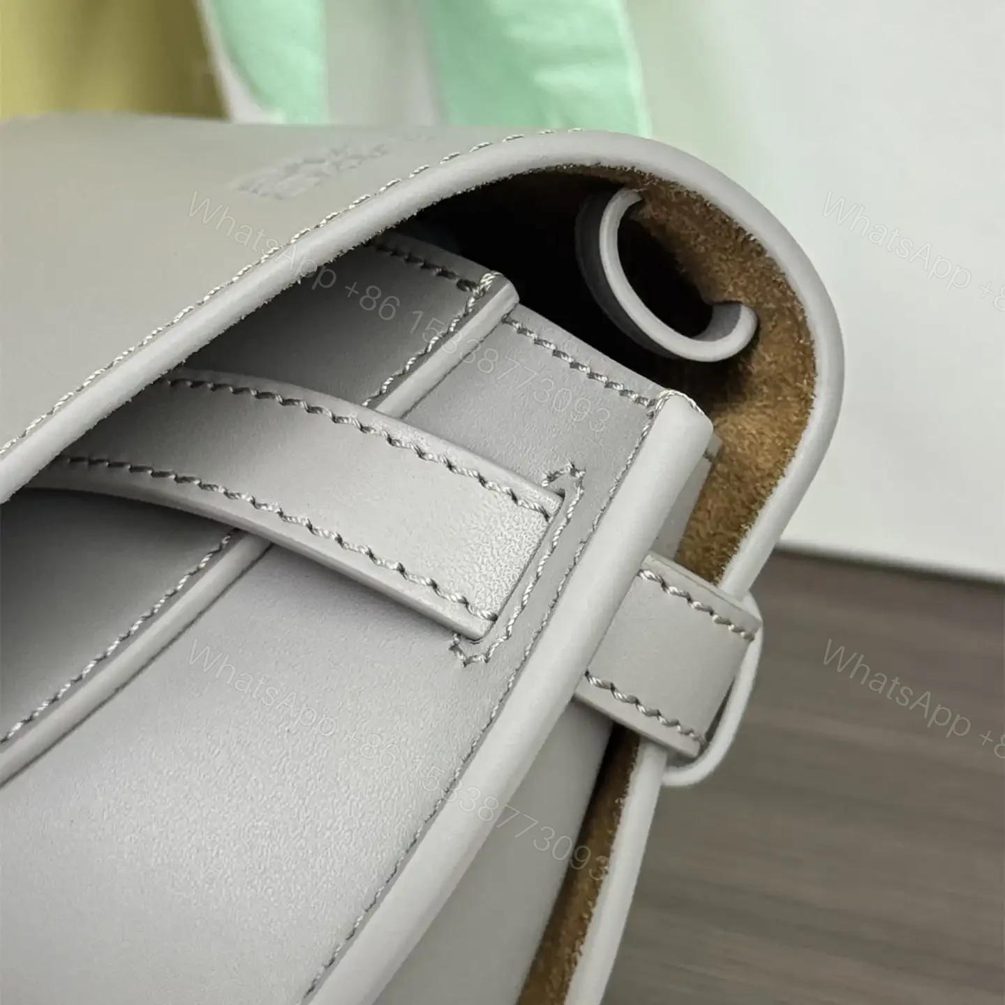 View 11 of 高仿Loewe*Gate系列1150小牛皮斜挎包珠光灰Mini免檢版