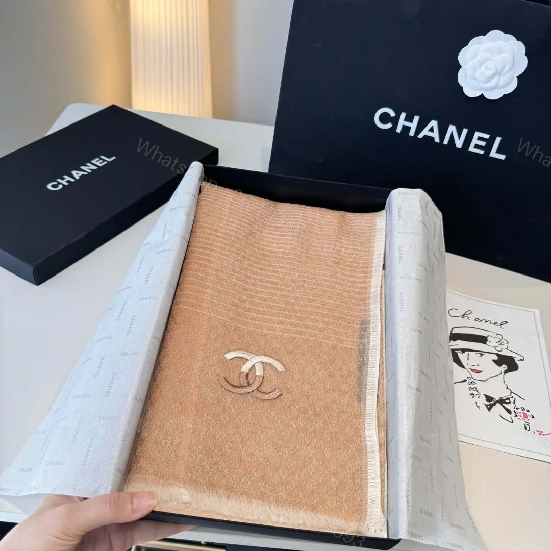 Chanel 高仿經典雙C圍巾 女士焦糖色款 簡約耐看柔軟首選 — view 1