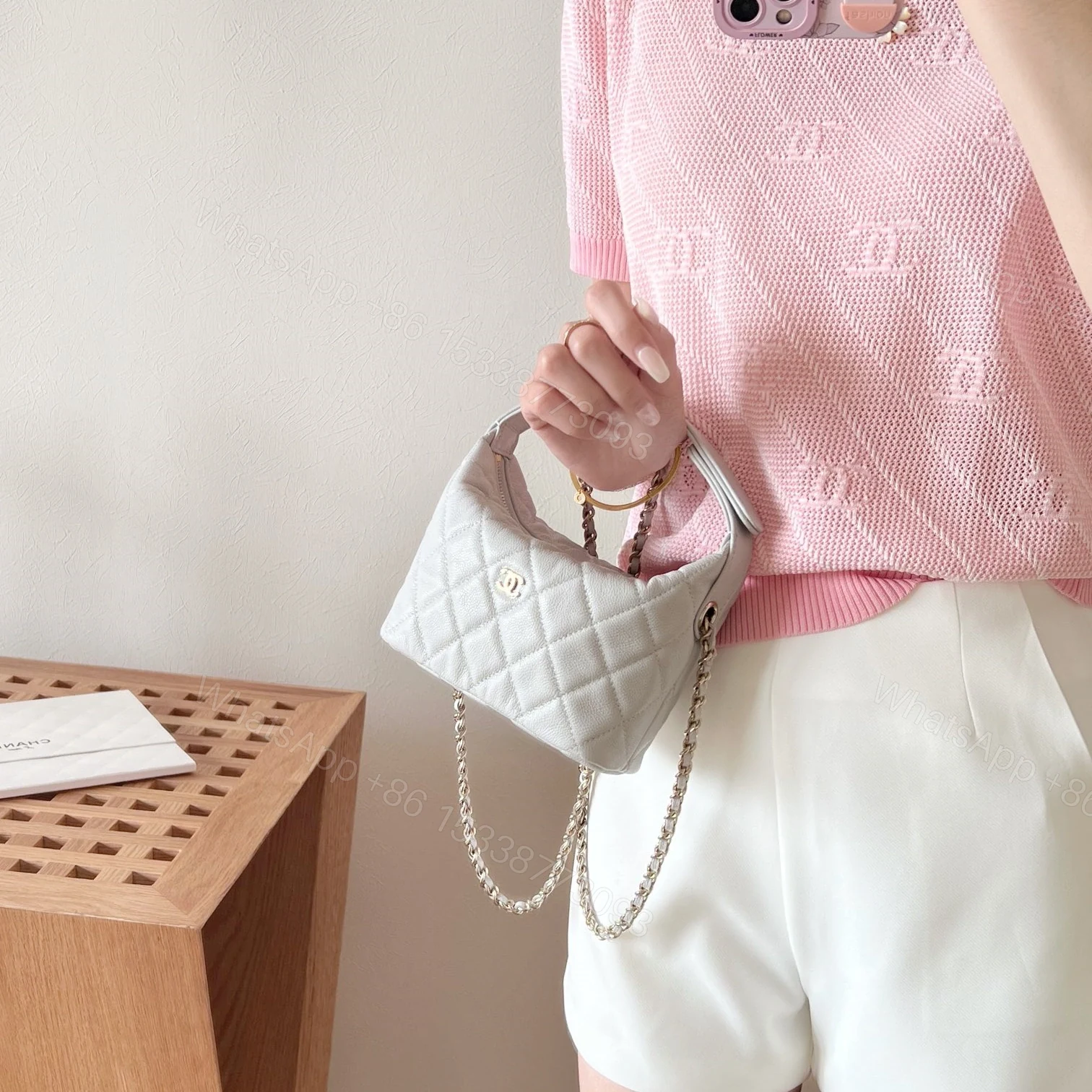 View 10 of 高仿Chanel*25C系列AS4386顆粒面小牛皮飯盒包白色免檢版