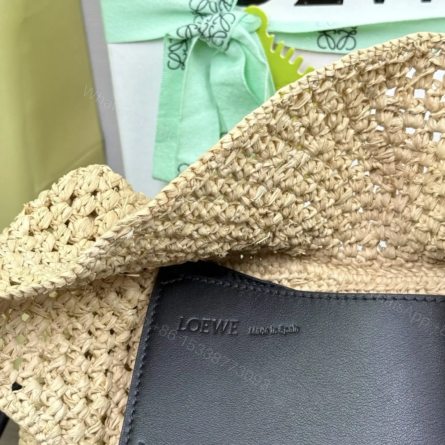 View 12 of 高仿Loewe*Ola系列2123酒椰纖維單肩包中號自然色免檢版
