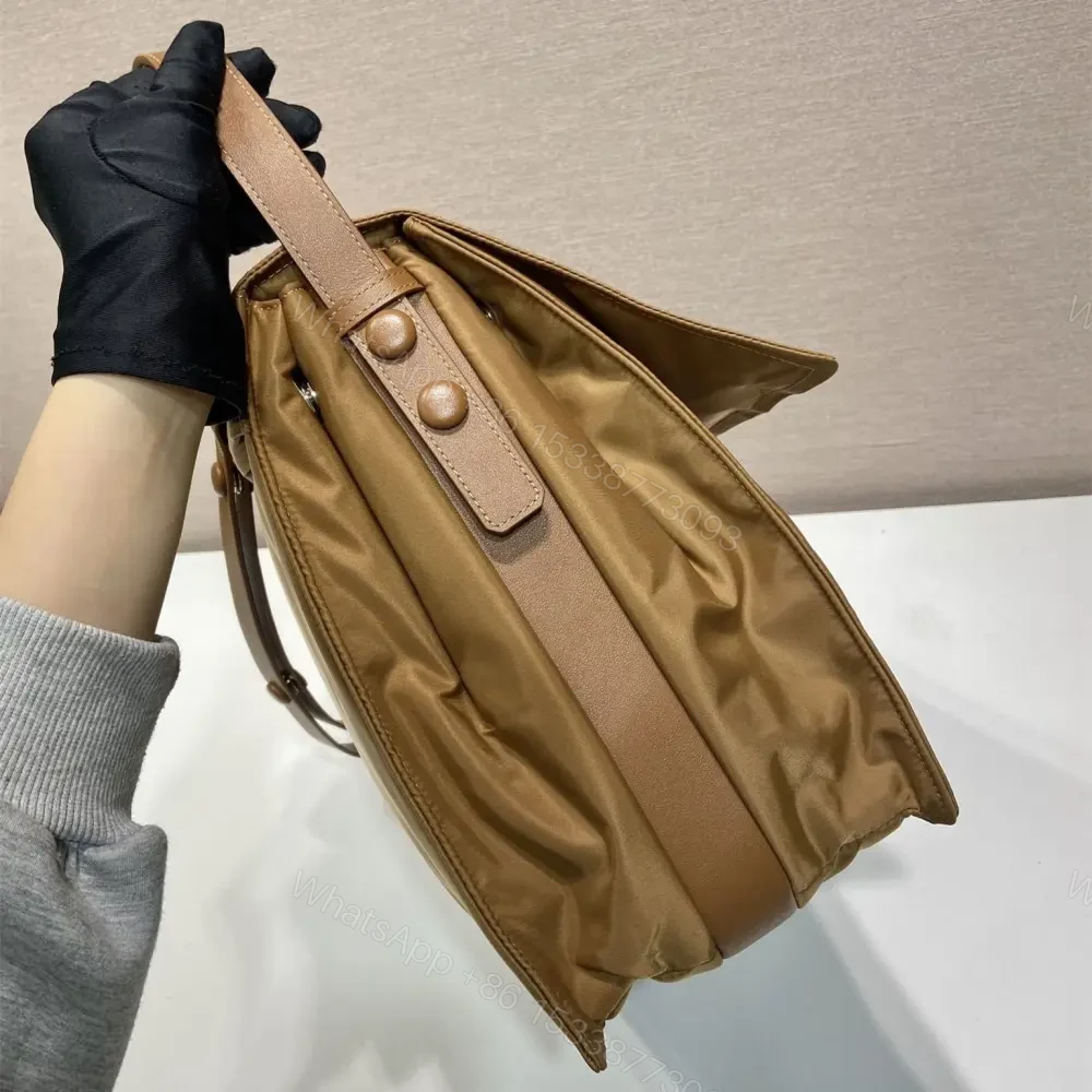 View 7 of 高仿Prada*RE-Nylon系列1BD255尼龍郵差包棕色中號免檢版