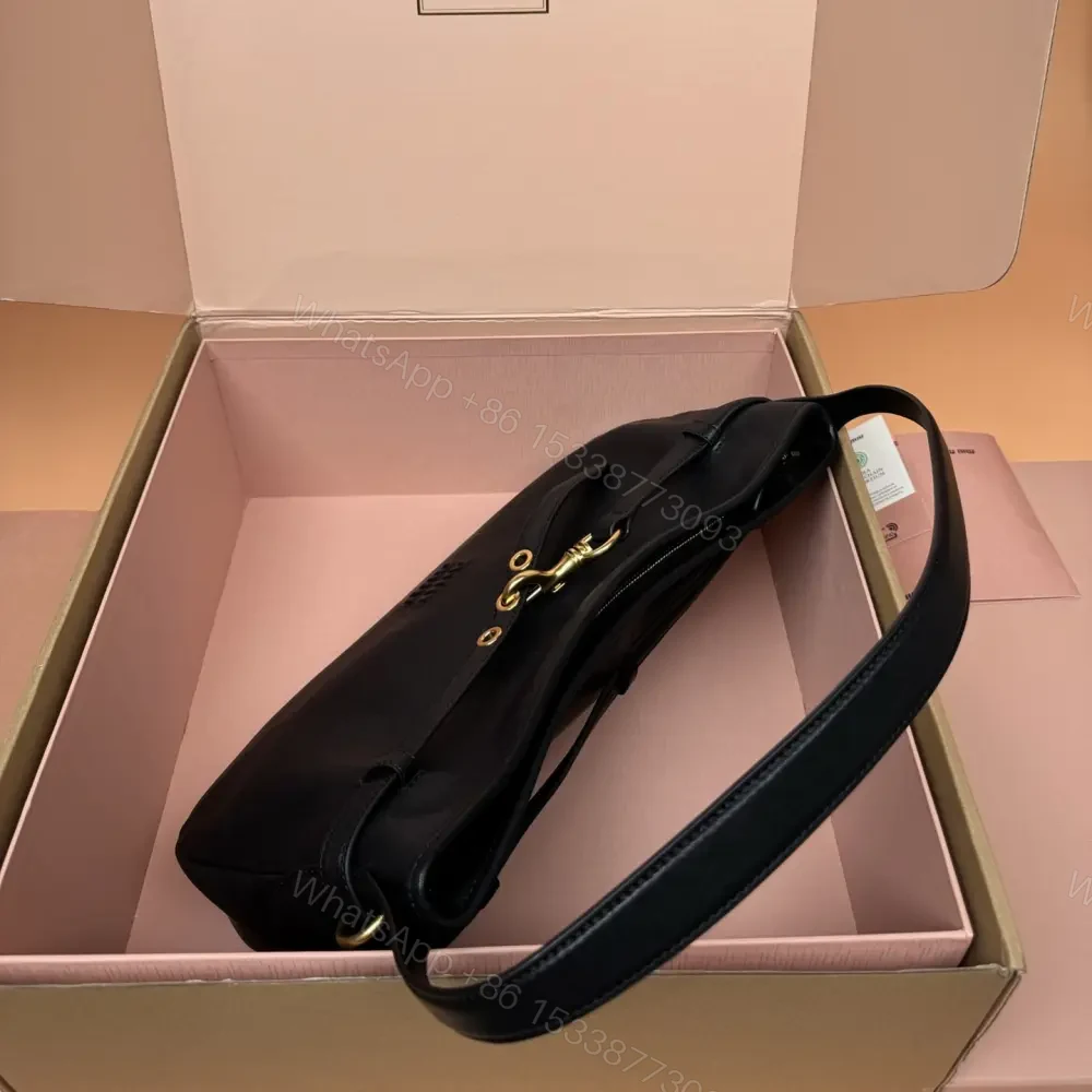 View 5 of 高仿miumiu*Aventure系列5BC181小羊皮腋下包黑色中號免檢版