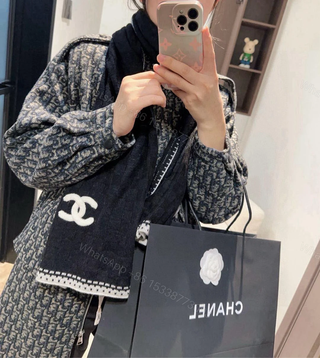 Chanel A貨黑色格紋羊毛圍巾 女士典雅款 百搭設計 — view 1