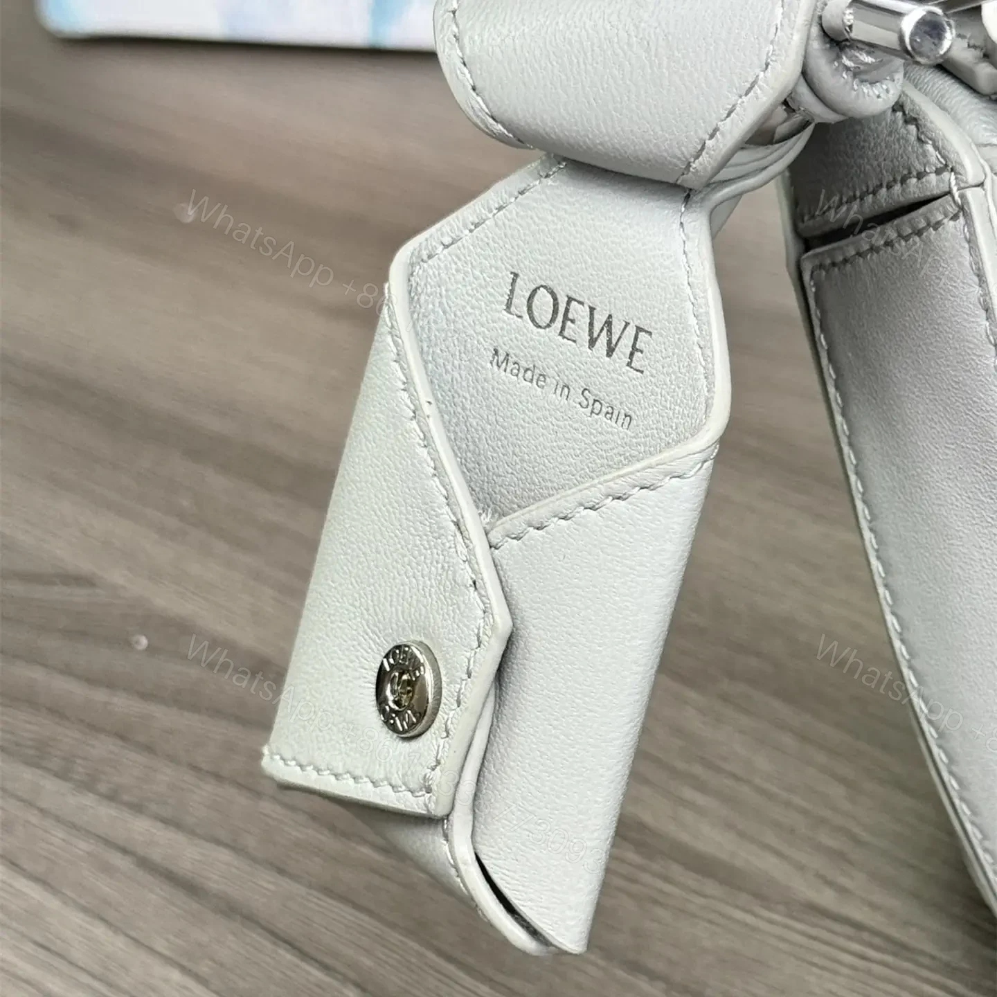 View 14 of 高仿Loewe*Puzzle系列6579小羊皮斜挎包銀灰色Mini免檢版